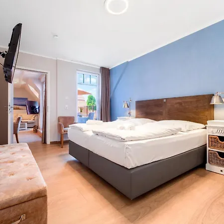 Baltischer Hof 56 *